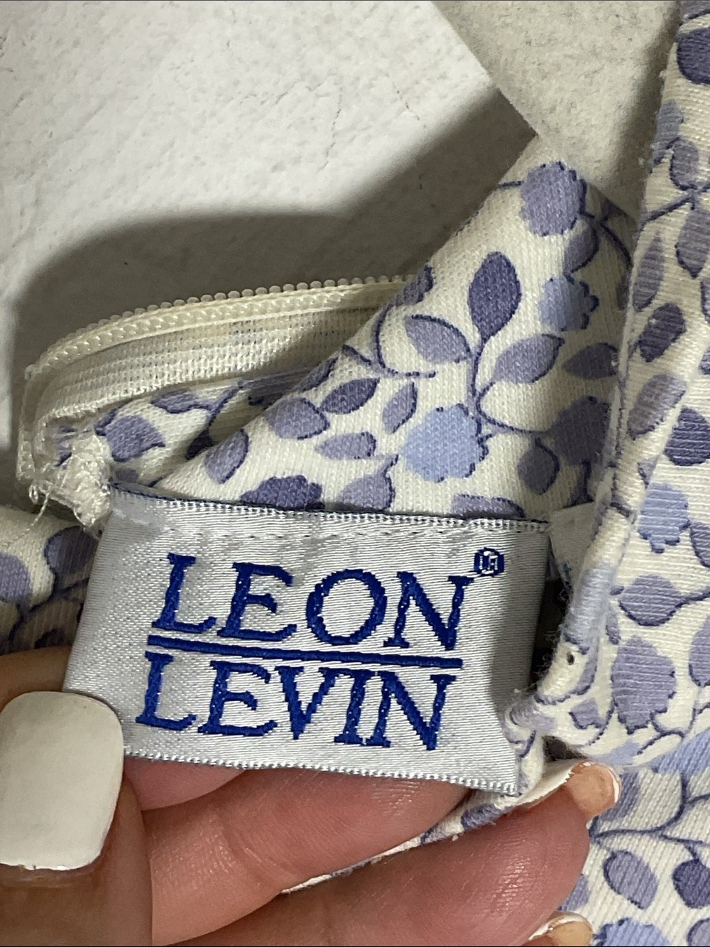 Vintage Leon Levin Micro Floral Mock Neck Zipper Top Size L Purple Off White - Picture 7 of 10